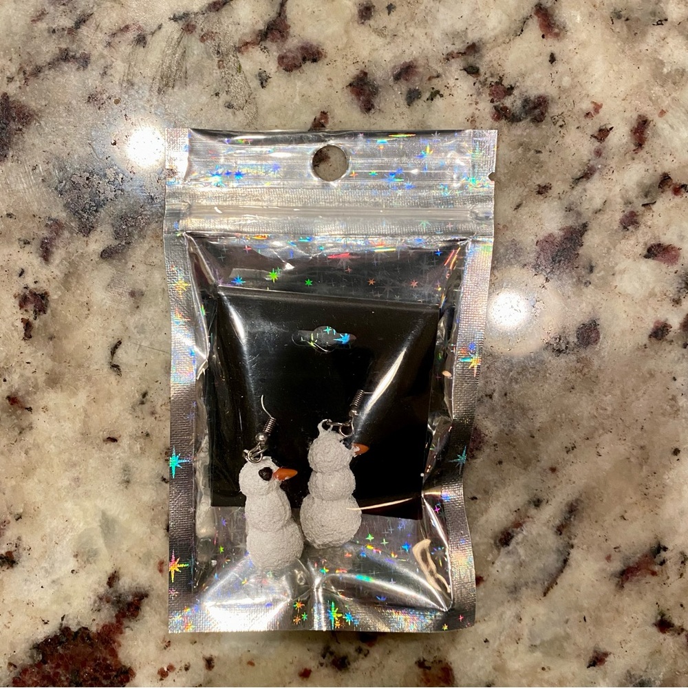 Snowman Dangle Earrings Winter Wonderland Gift NEW